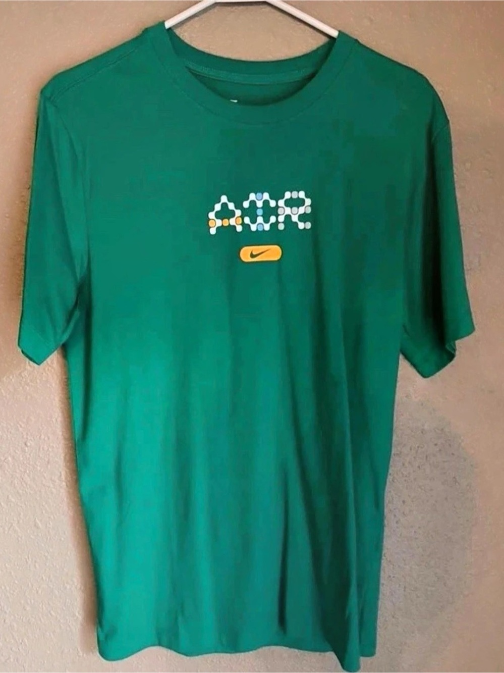 Nike The Nike Tee Short Sleeve Tee in Green Size Medium